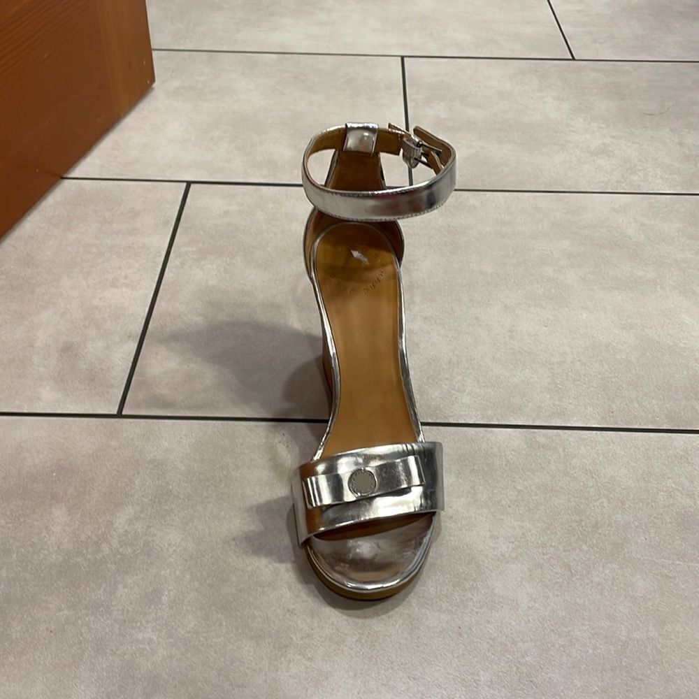 𝅺marc Jacobs woman’s silver cork left wedge